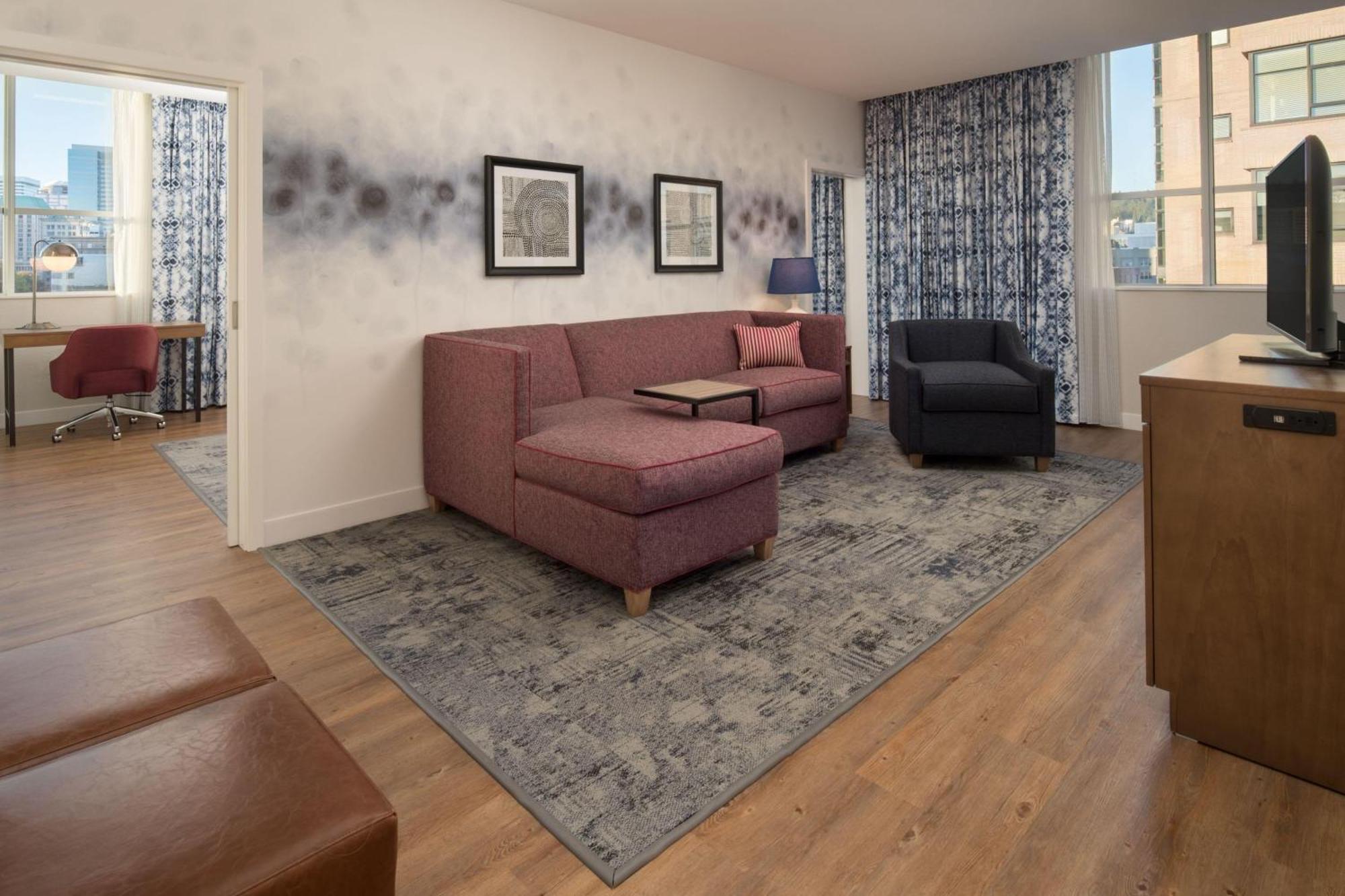 Premium Corner King Suite Hearing Accessible or Non-Smoking,1758445037:JPEG